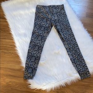 Stylish Snake Print Leggings